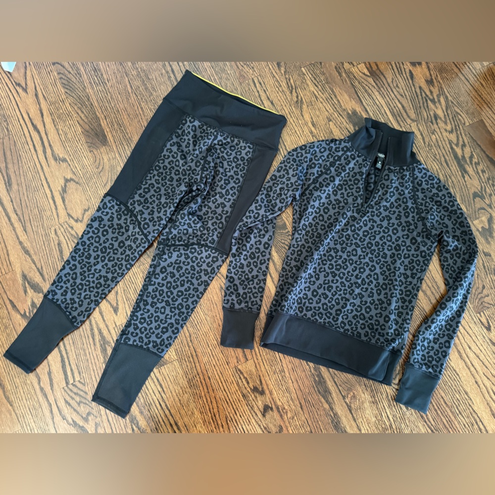 Women’s Aqua athletics leggings and sports shirt size small